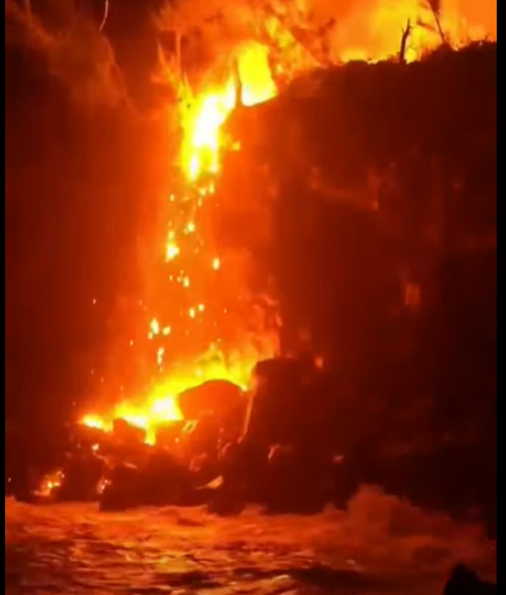 Lava from Piton de la Fournaise reaches the sea after nearly two decades